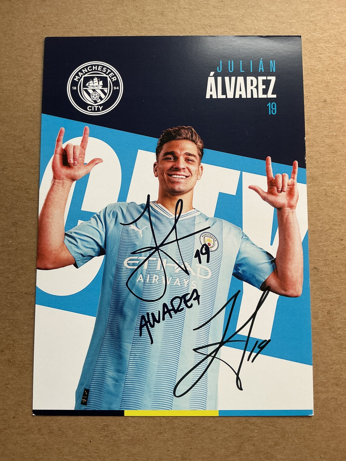 Julián Álvarez, Argentina 🇦🇷 Manchester City 2023/24 hand signed - Autographs-World