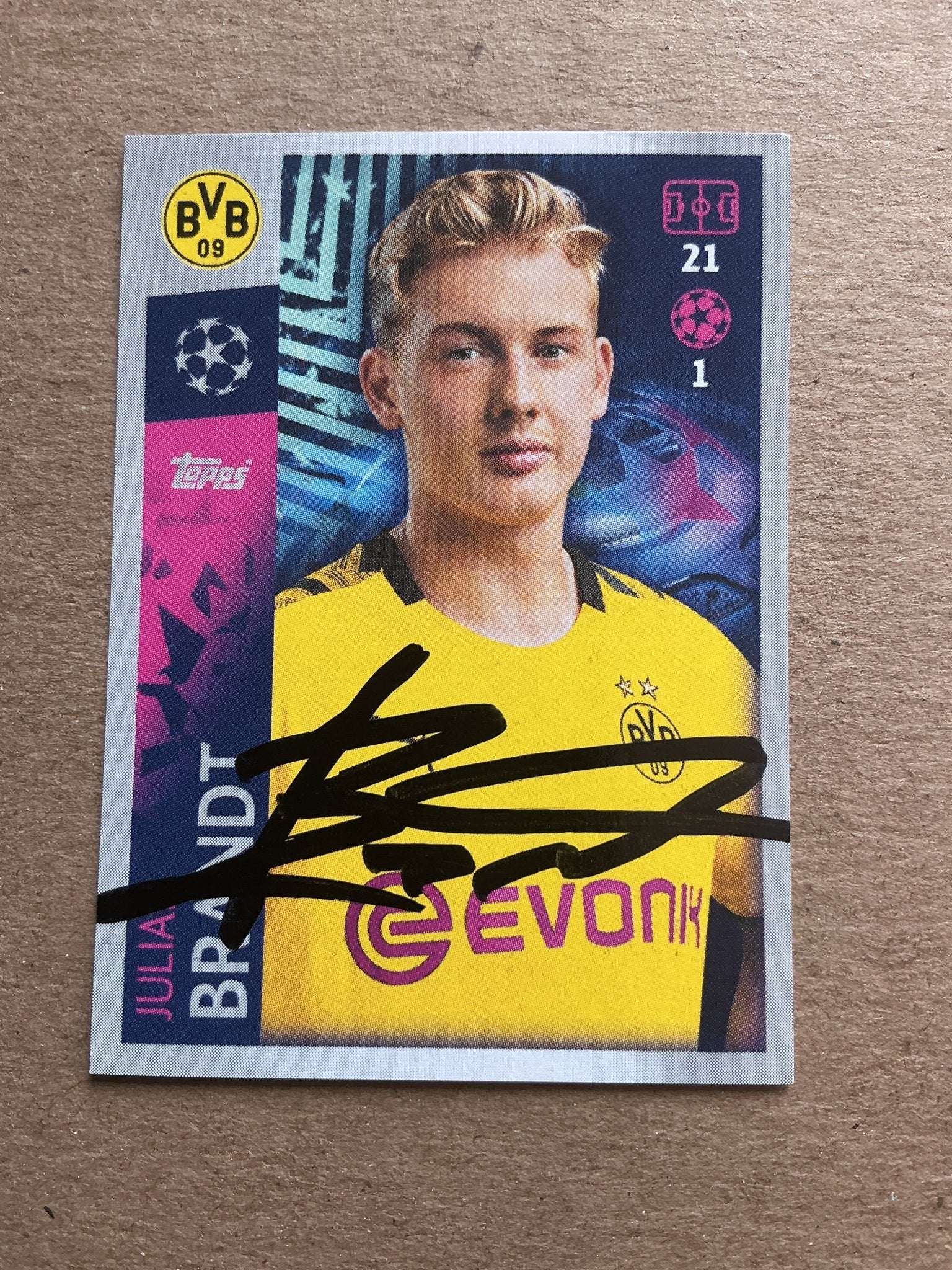 Julian Brandt, Germany 🇩🇪 Borussia Dortmund 2019/20 Topps hand signed - Autographs-World