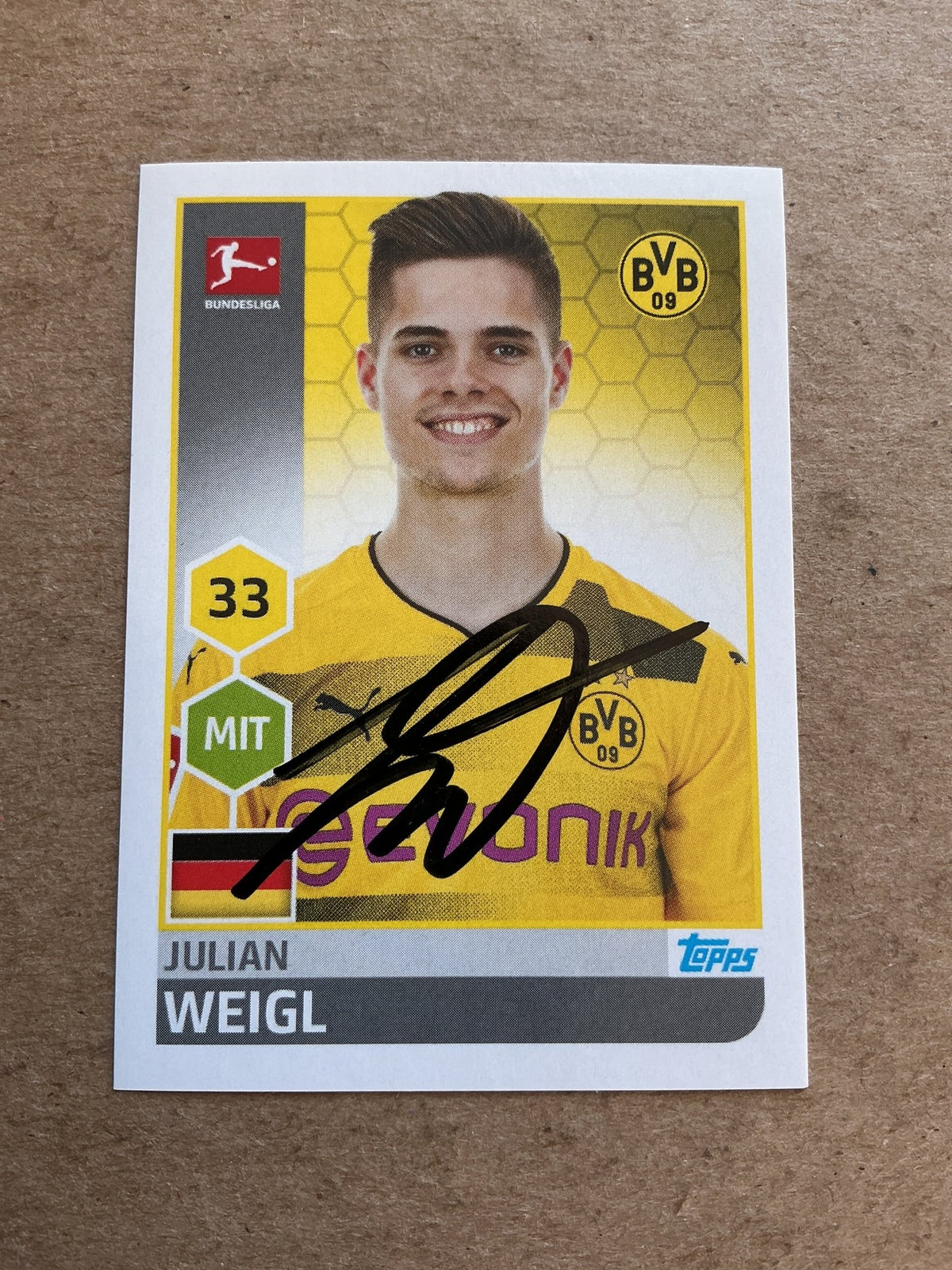 Julian Weigl, Germany 🇩🇪 Borussia Dortmund 2017/18 Topps hand signed - Autographs-World