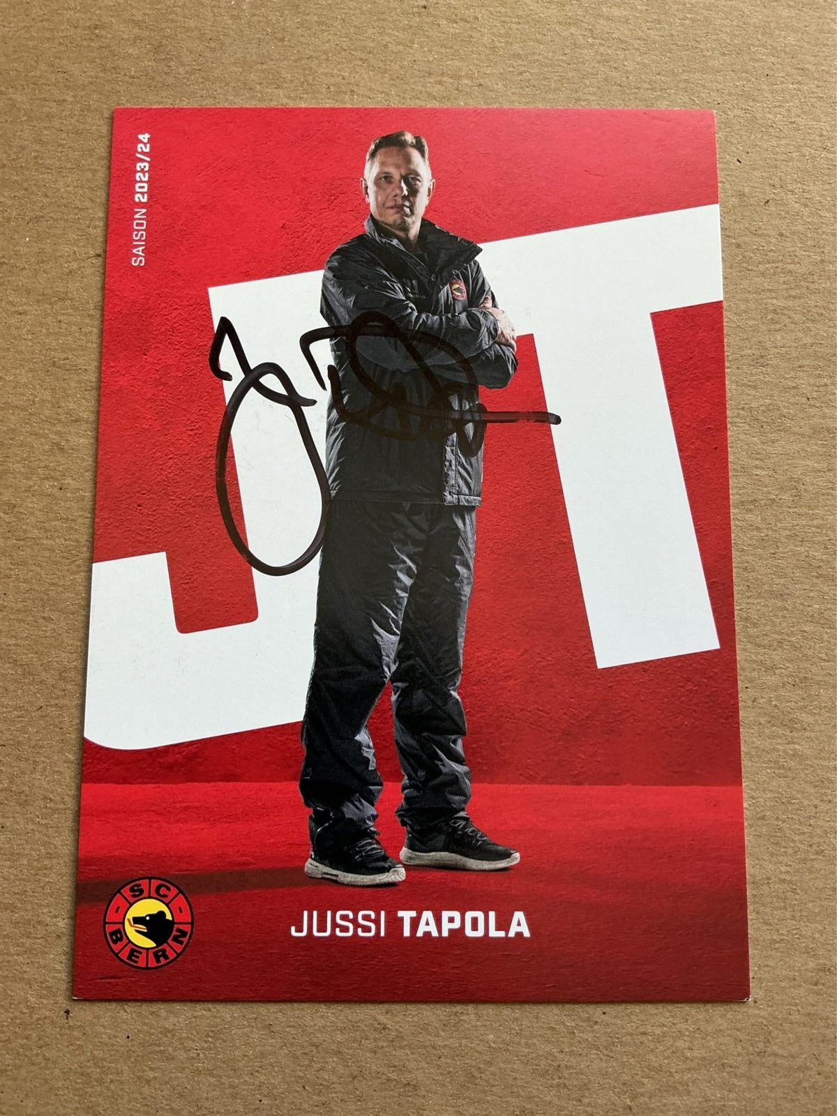 Jussi Tapola, Finland 🇫🇮 SC Bern 2023/24 hand signed - Autographs-World