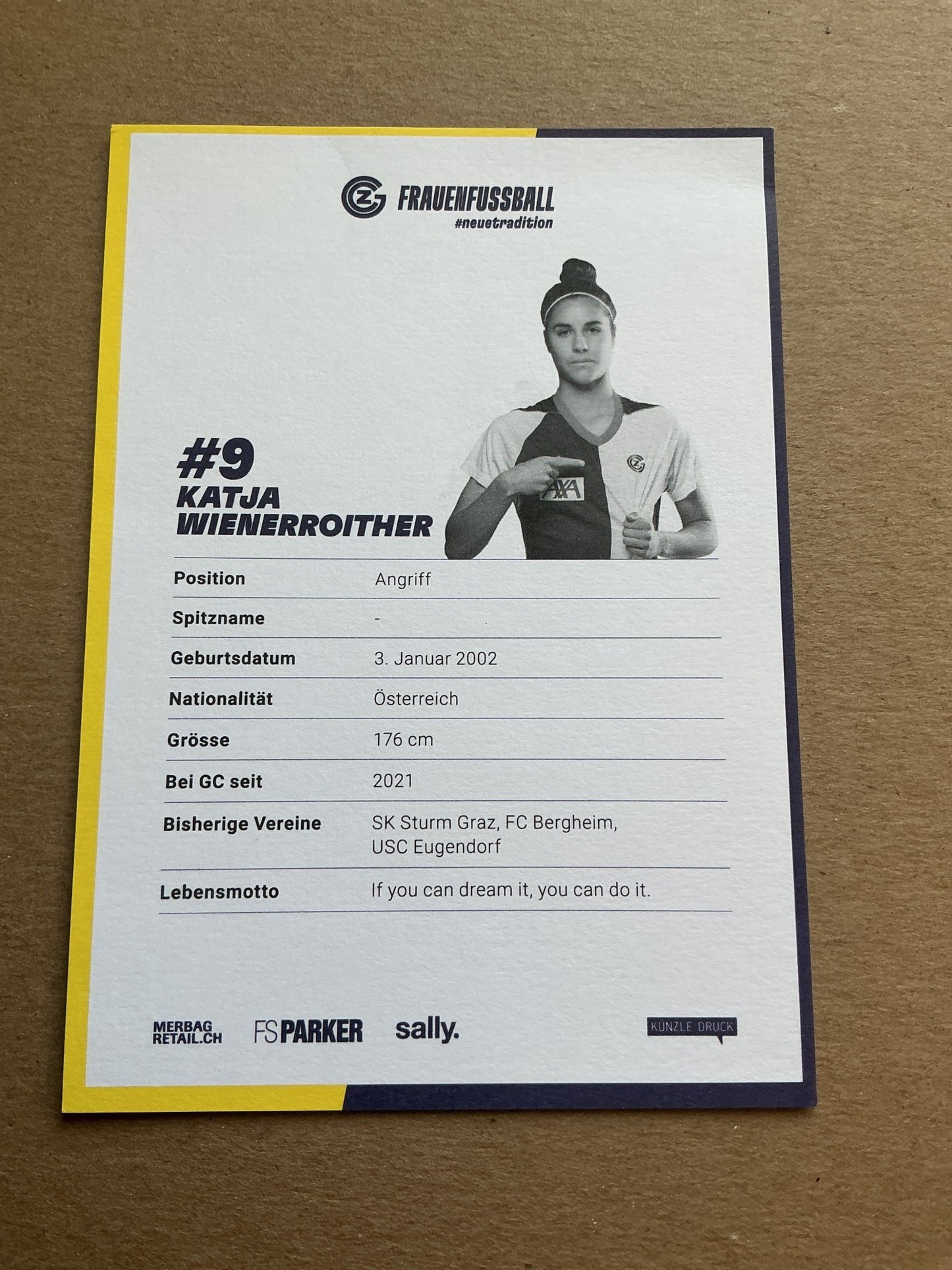 Katja Wienerroither, Austria 🇦🇹 Grasshopper Zürich 2021/22 hand signed - Autographs-World