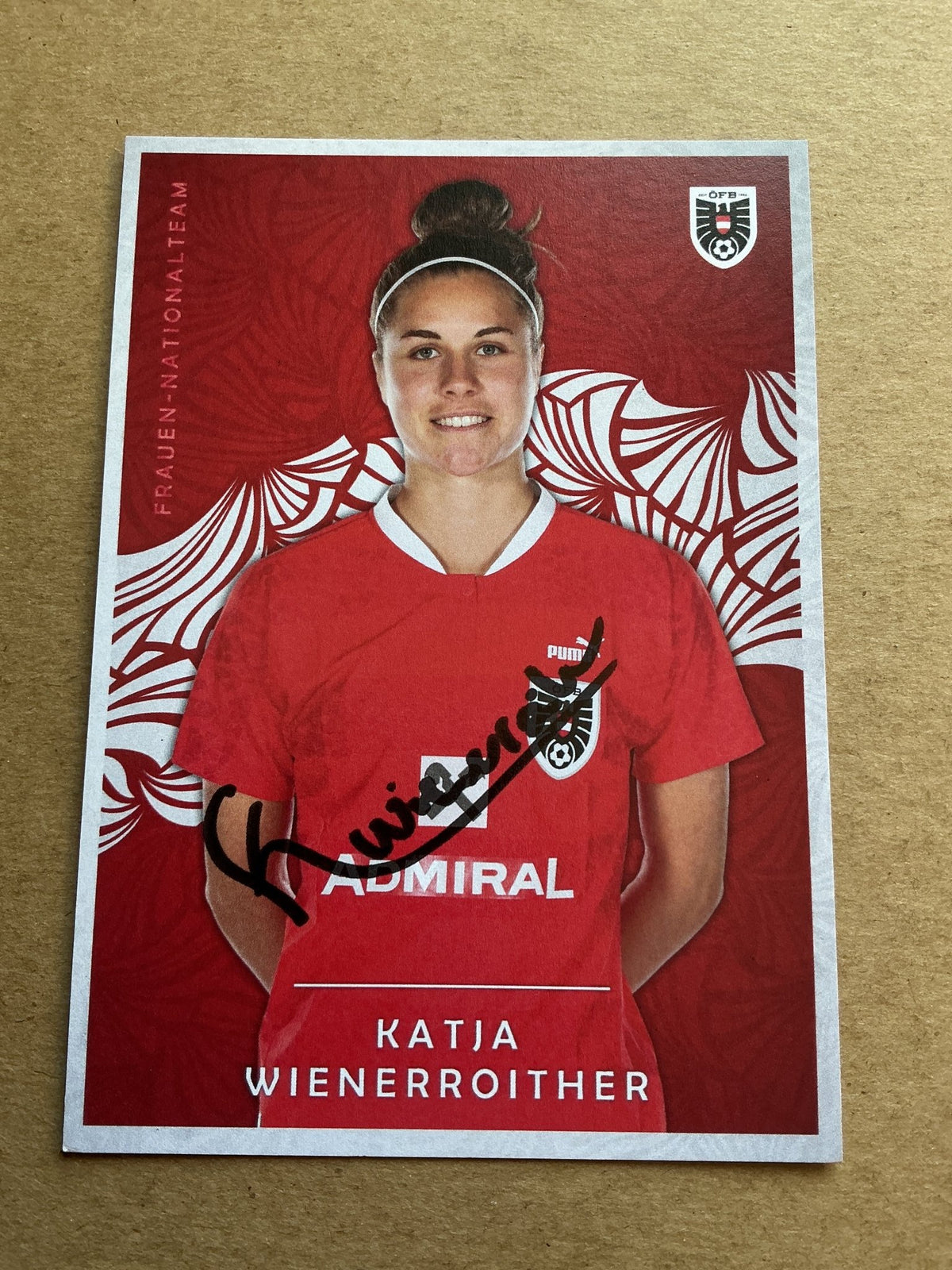 Katja Wienroither, Austria 🇦🇹 2024 Grasshoppers Zürich hand signed - Autographs-World