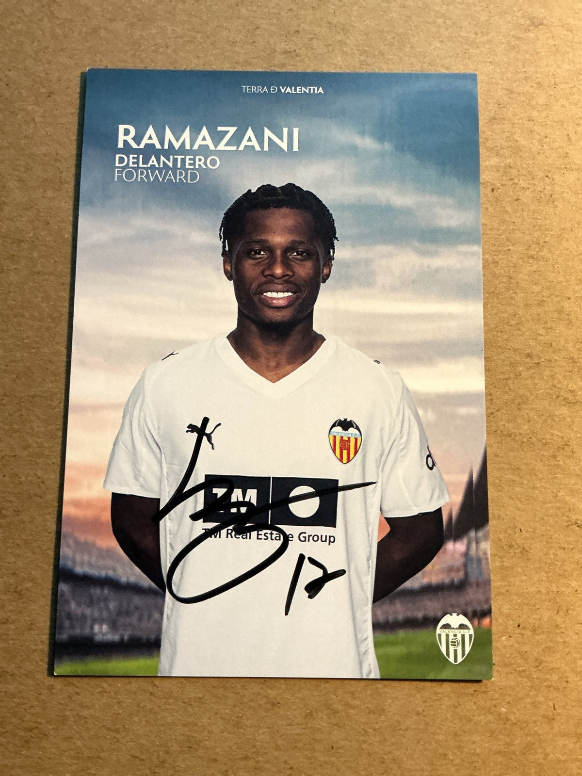 Largie Ramazani, Belgium 🇧🇪 Valencia CF 2025/26 hand signed - Autographs-World