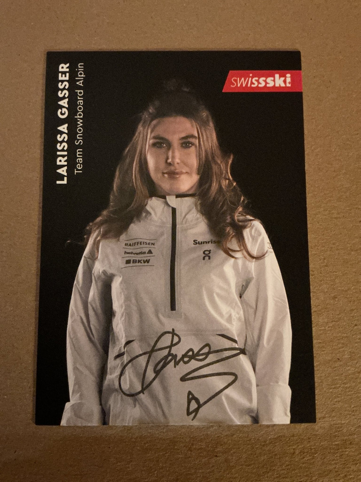 Larissa Gasser, Switzerland 🇨🇭 Snowboard 2023/24 hand signed - Autographs-World