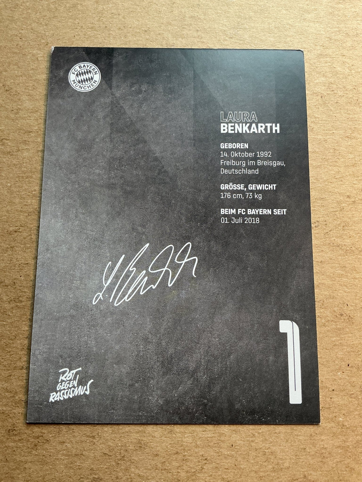 Laura Benkarth, Germany 🇩🇪 FC Bayern München 2022/23 hand signed - Autographs-World