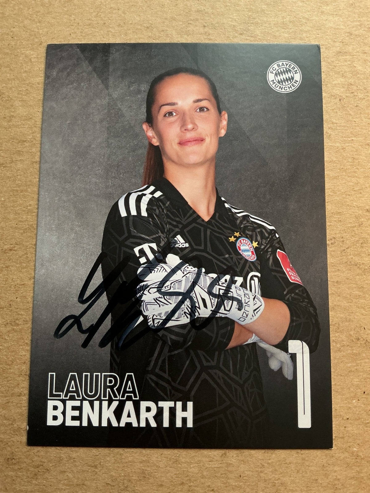 Laura Benkarth, Germany 🇩🇪 FC Bayern München 2022/23 hand signed - Autographs-World