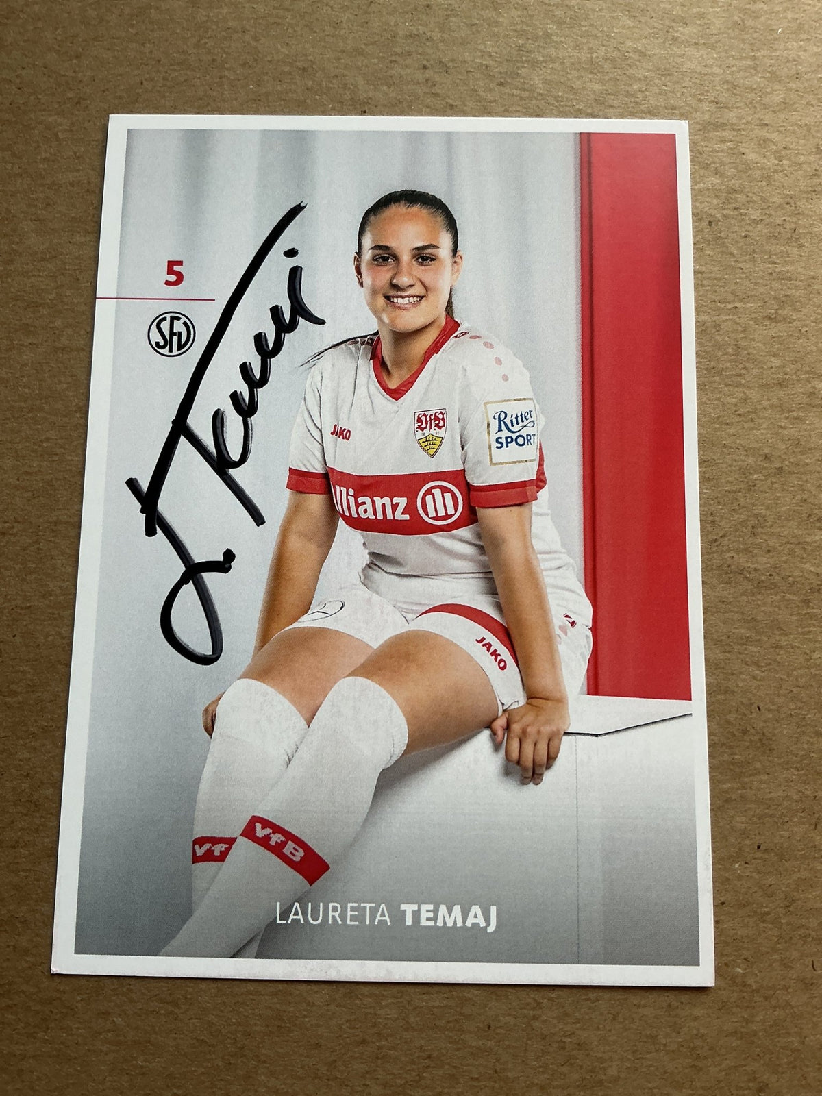 Laureta Temaj, Kosovo 🇽🇰 VfB Stuttgart 2024/25 hand signed - Autographs-World
