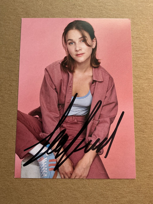 Lea Freund, Germany 🇩🇪 Actress 2024 hand signed - Autographs-World