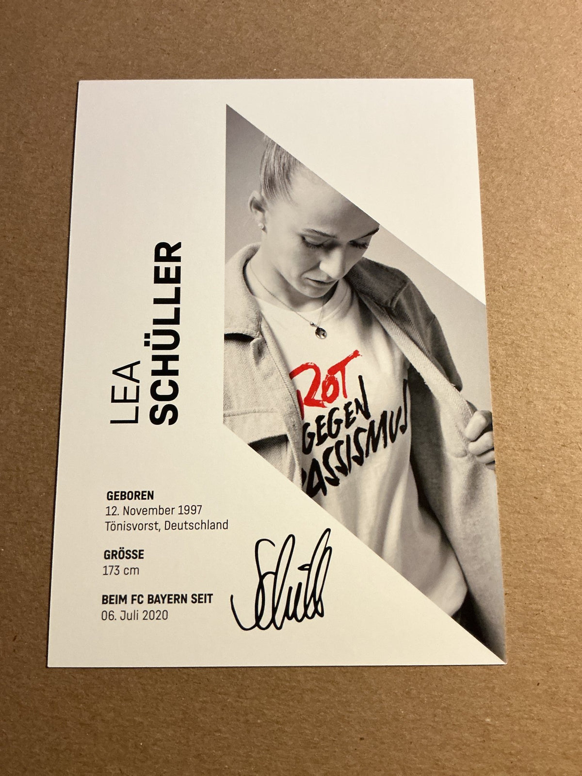 Lea Schüller, Germany 🇩🇪 FC Bayern München 2023/24 hand signed - Autographs-World