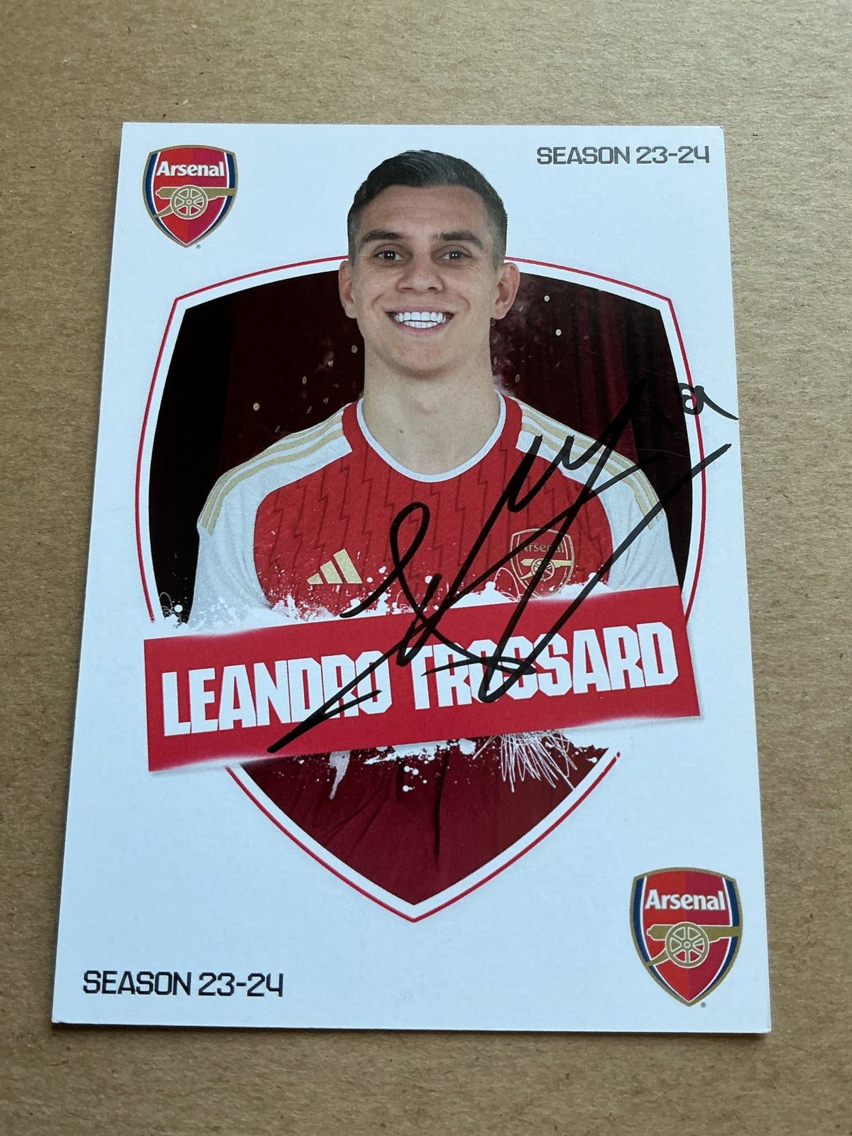 Leandro Trossard, Belgium 🇧🇪 Arsenal FC 2023/24 hand signed - Autographs-World