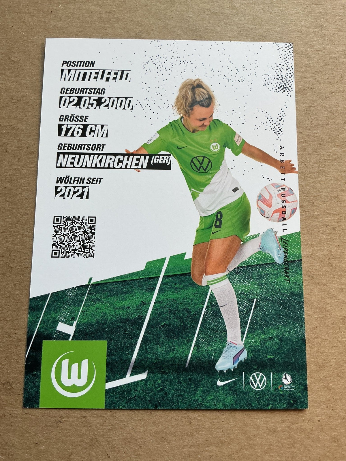 Lena Lattwein, Germany 🇩🇪 VfL Wolfsburg 2023/24 hand signed - Autographs-World