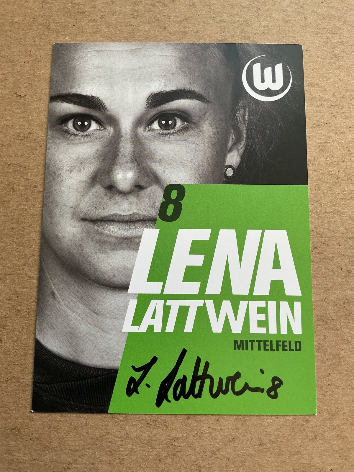 Lena Lattwein, Germany 🇩🇪 VfL Wolfsburg 2025/26 hand signed - Autographs-World