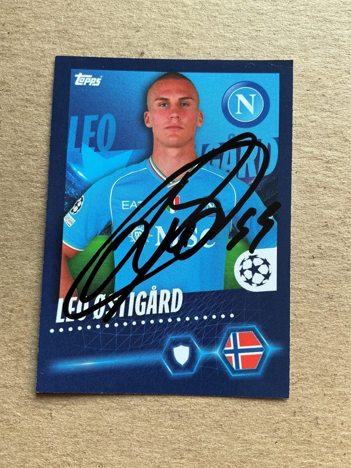 Leo Østigård, Norway 🇳🇴 SSC Napoli 2023/24 Topps hand signed - Autographs-World