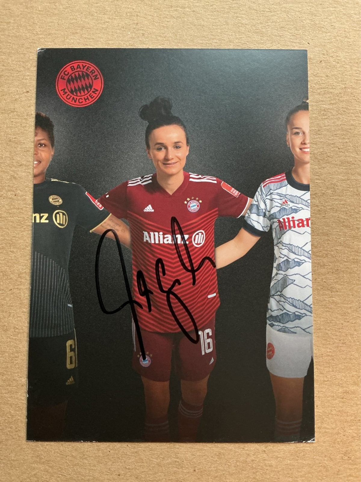 Lina Magull, Germany 🇩🇪 FC Bayern München 2021/22 hand signed - Autographs-World