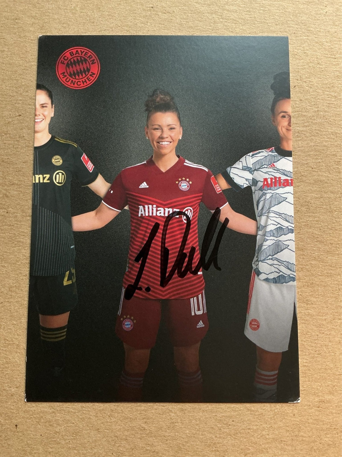 Linda Dallmann, Germany 🇩🇪 FC Bayern München 2021/22 hand signed - Autographs-World