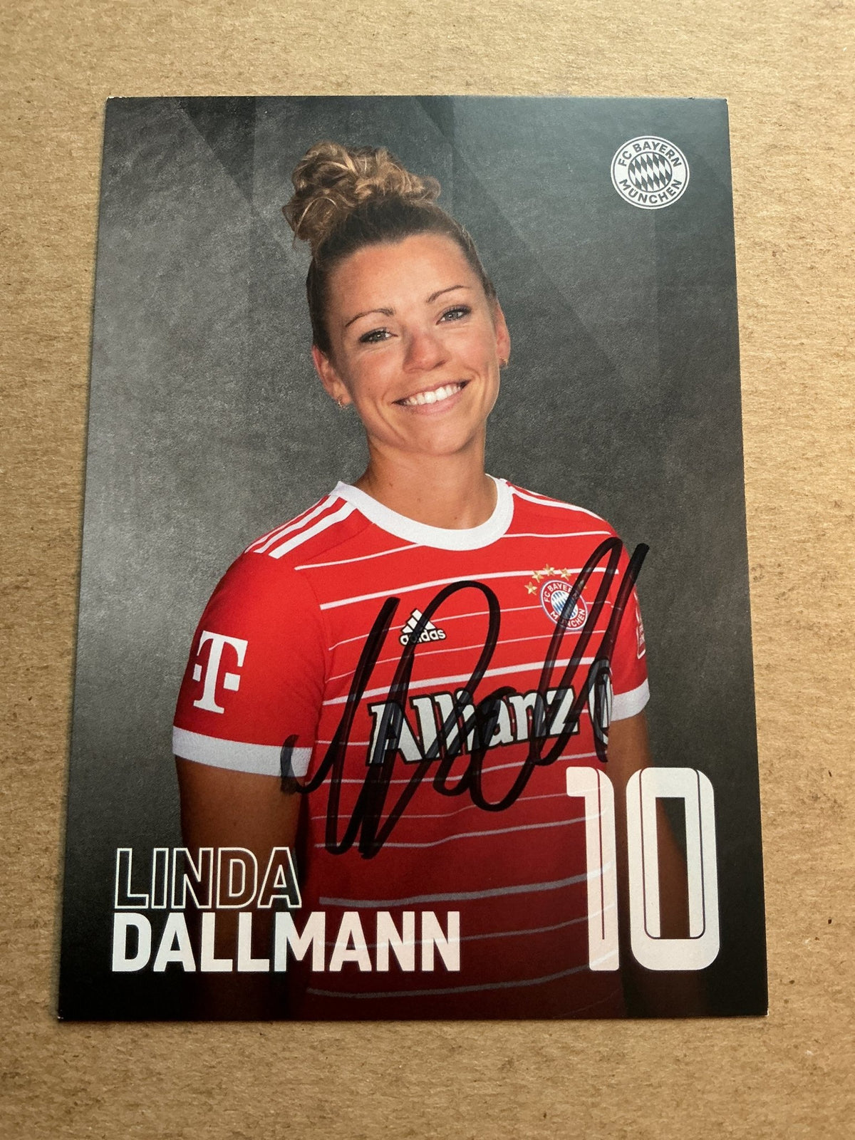 Linda Dallmann, Germany 🇩🇪 FC Bayern München 2022/23 hand signed - Autographs-World