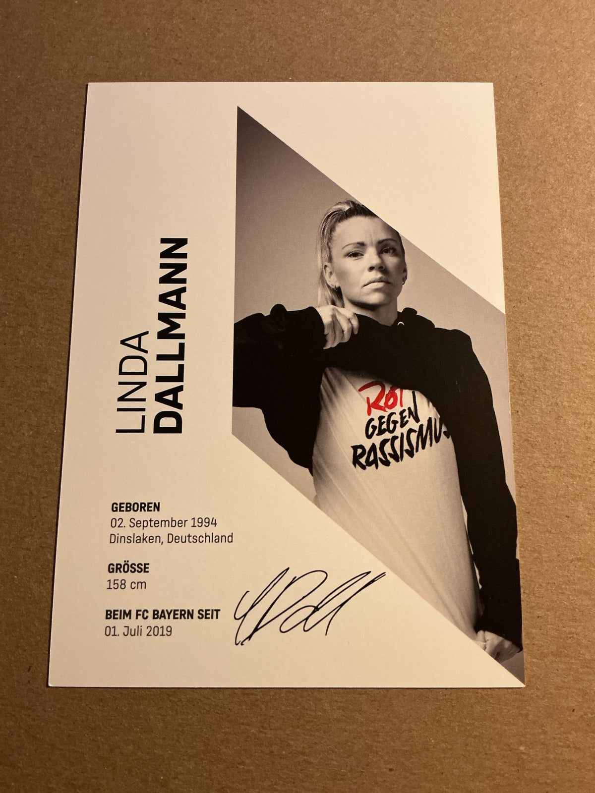 Linda Dallmann, Germany 🇩🇪 FC Bayern München 2023/24 hand signed - Autographs-World
