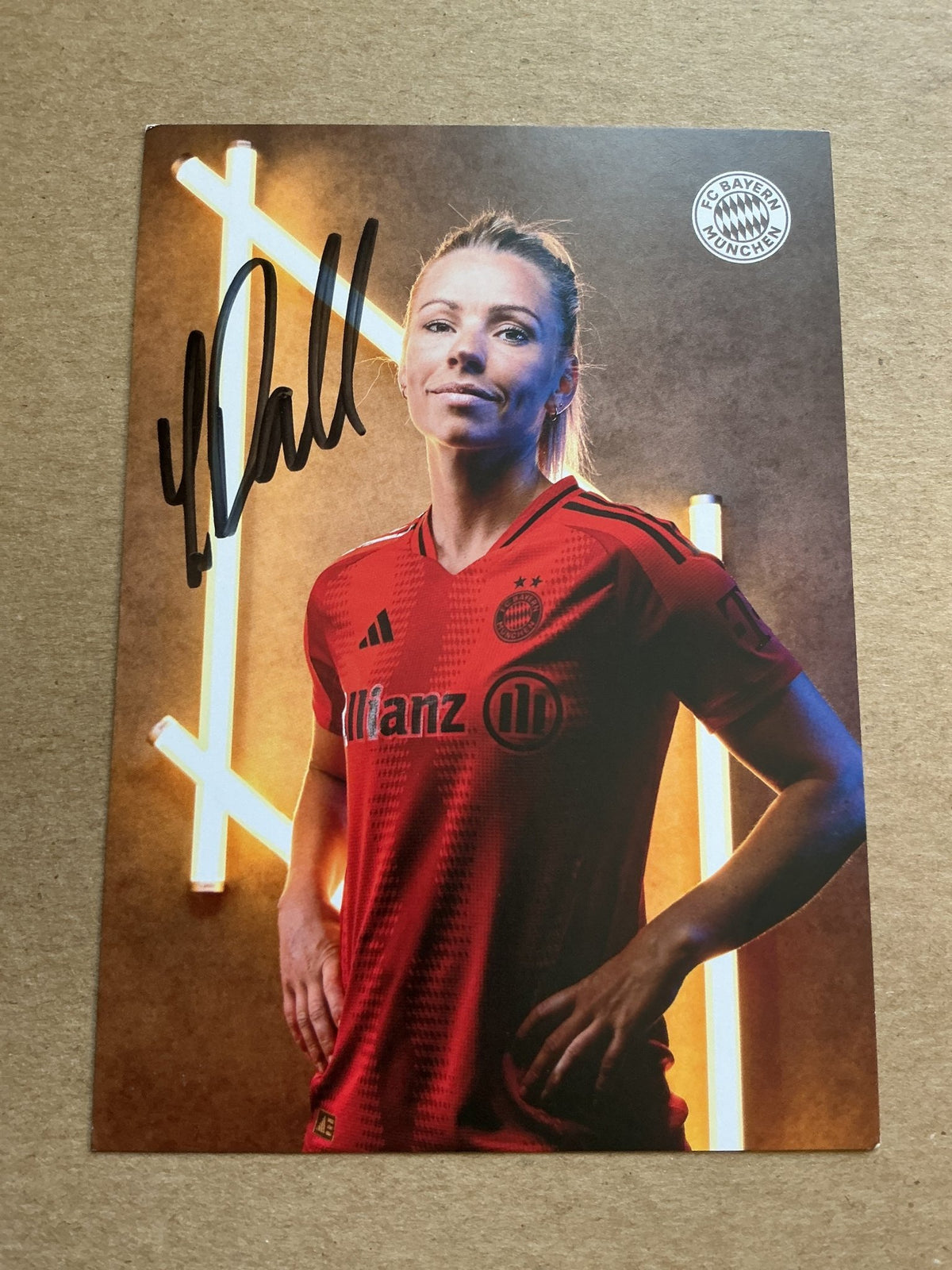 Linda Dallmann, Germany 🇩🇪 FC Bayern Munich 2024/25 hand signed - Autographs-World
