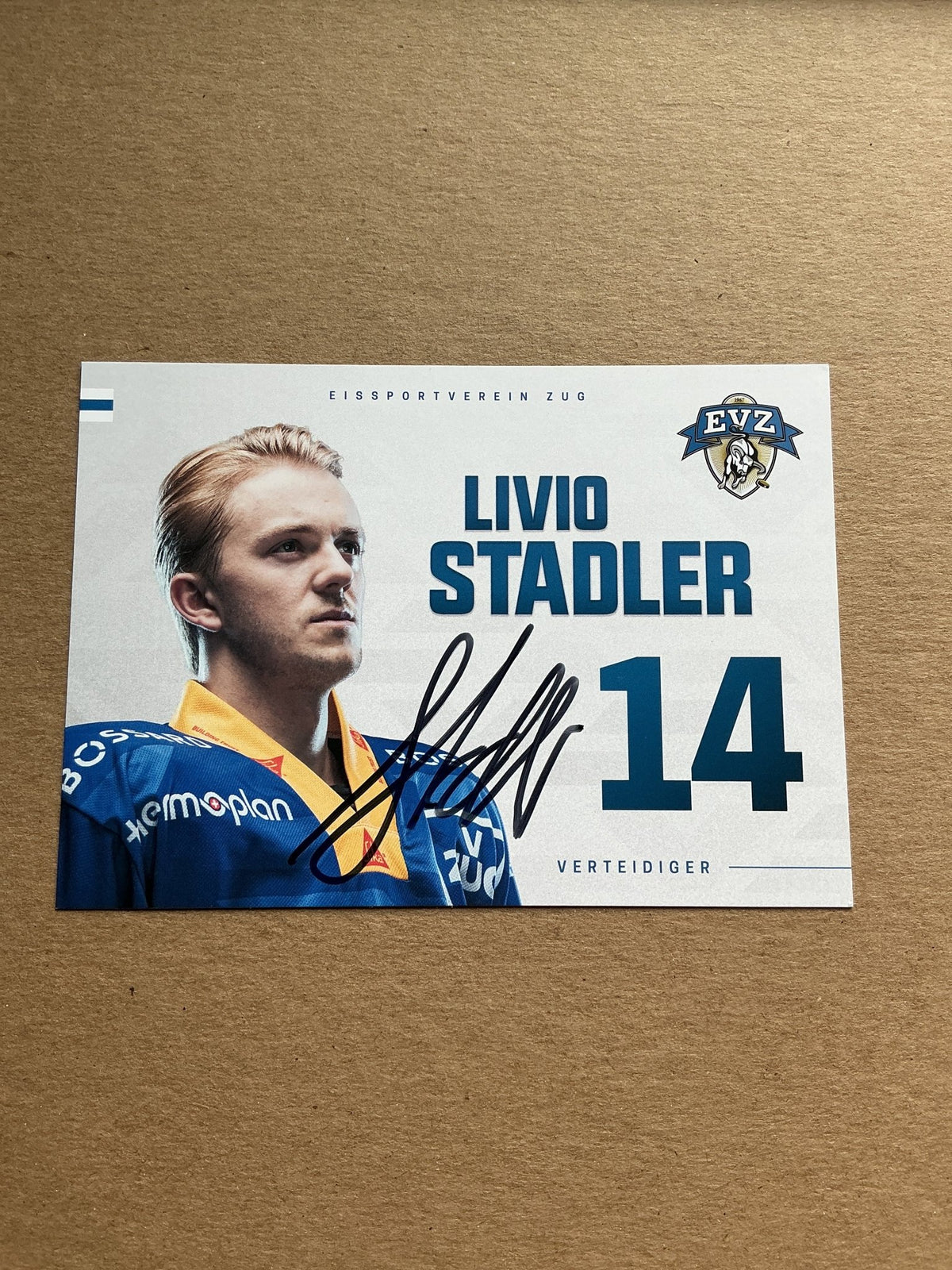 Livio Stadler, Switzerland 🇨🇭 EV Zug 2024/25 hand signed - Autographs-World