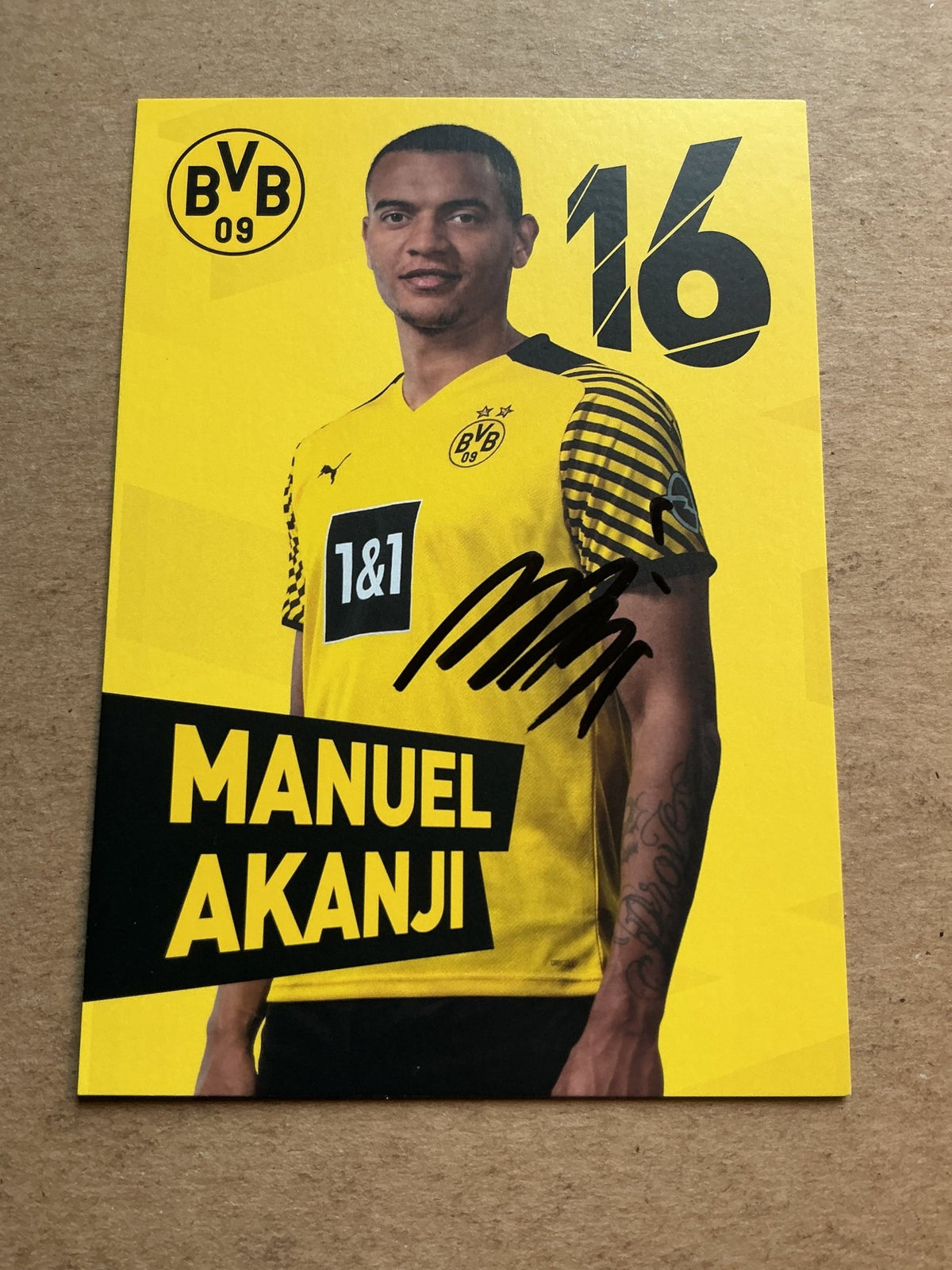 Manuel Akanji, Switzerland 🇨🇭 Borussia Dortmund 2021/22 hand signed - Autographs-World