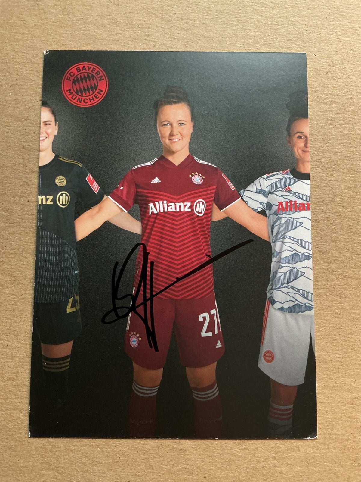 Marina Hegering, Germany 🇩🇪 FC Bayern München 2021/22 hand signed - Autographs-World