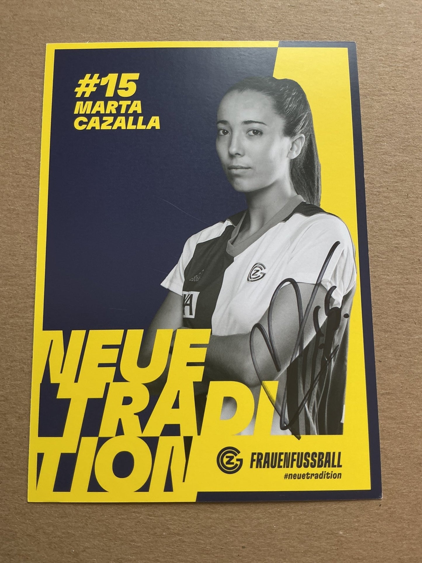 Marta Cazalla, Spain 🇪🇸 Grasshopper Zürich 2021/22 hand signed - Autographs-World