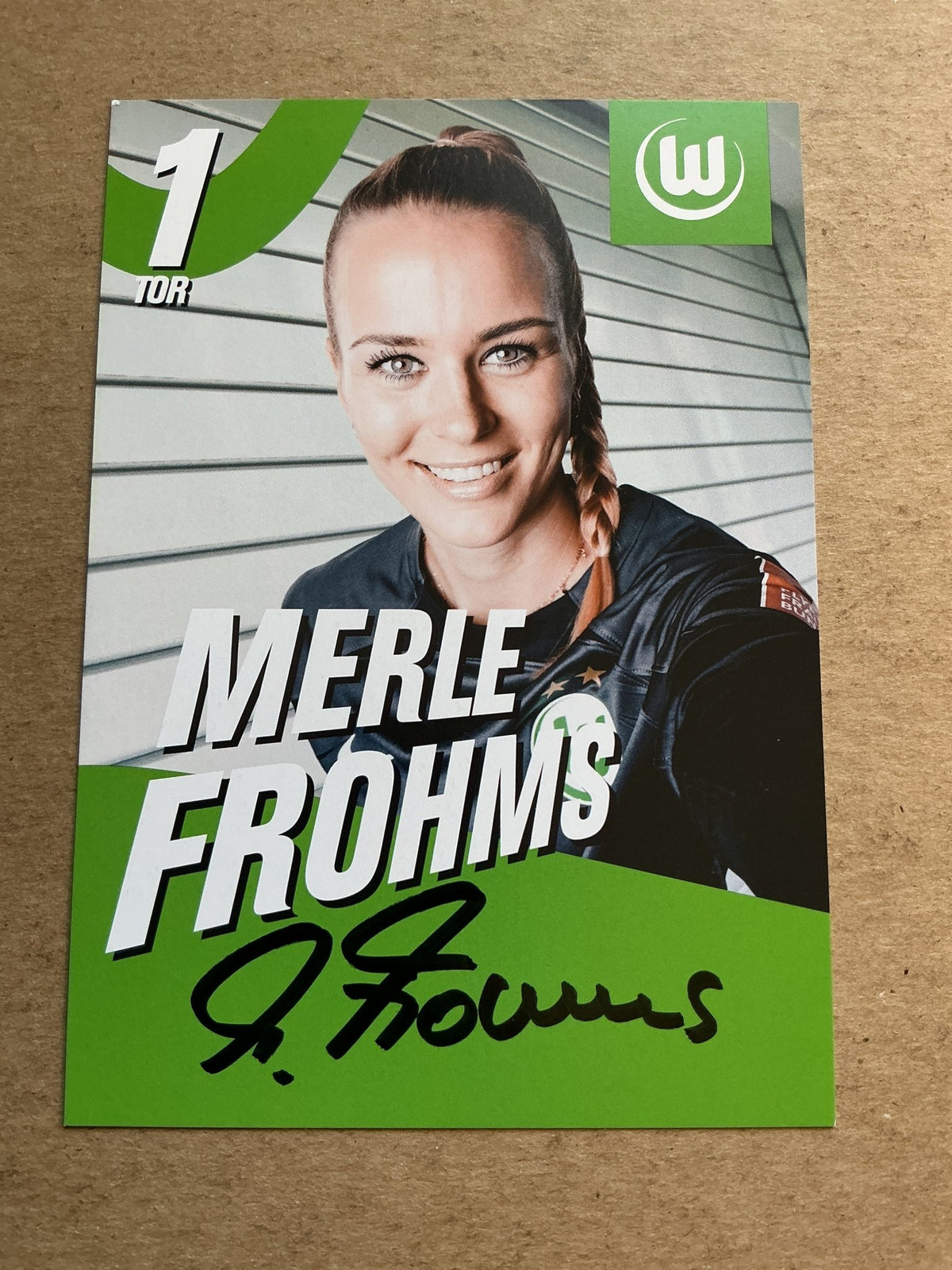 Merle Frohms, Germany 🇩🇪 VfL Wolfsburg 2022/23 hand signed - Autographs-World