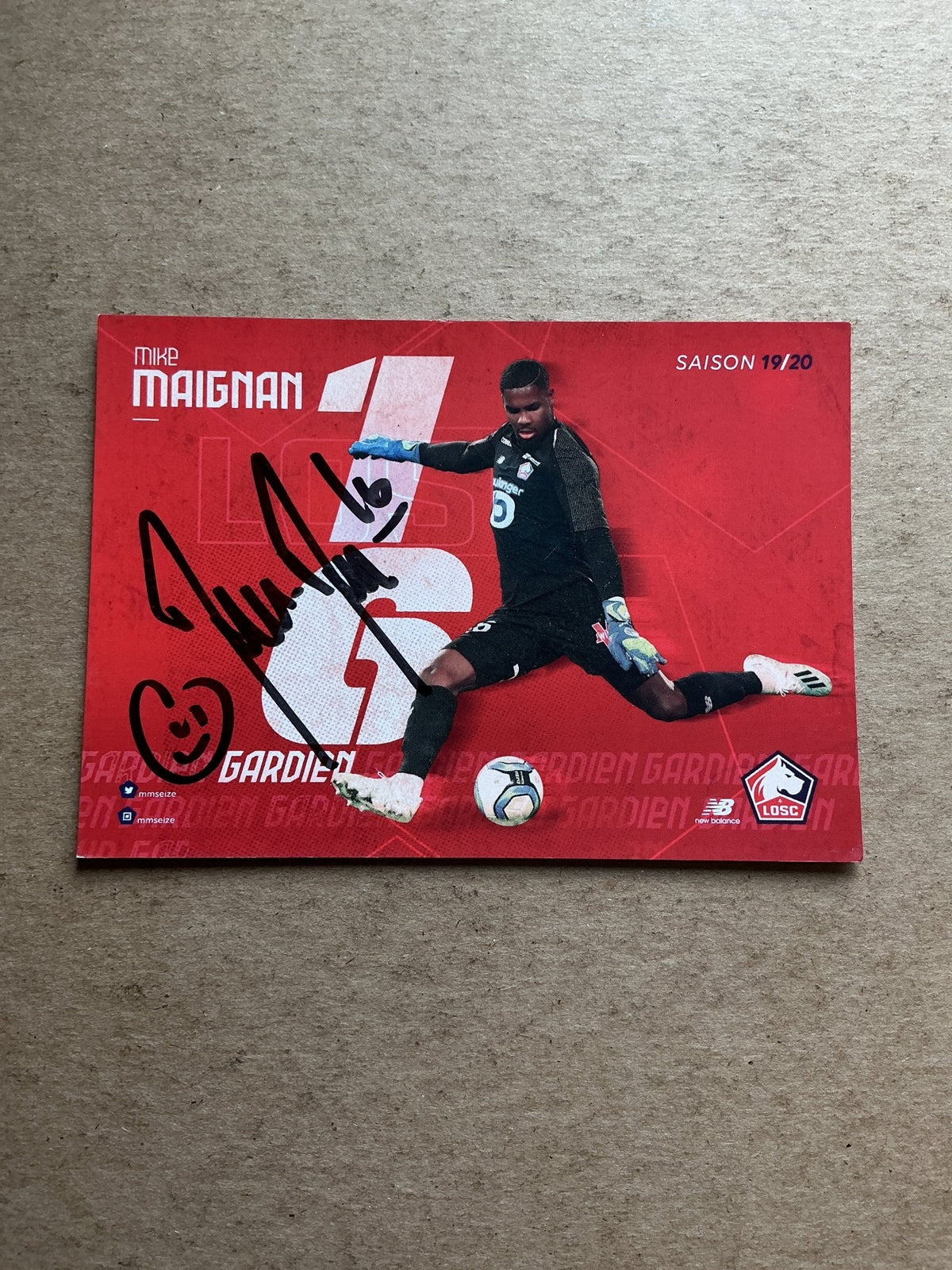Mike Maignan, France 🇫🇷 Lille OSC 2019/20 hand signed - Autographs-World