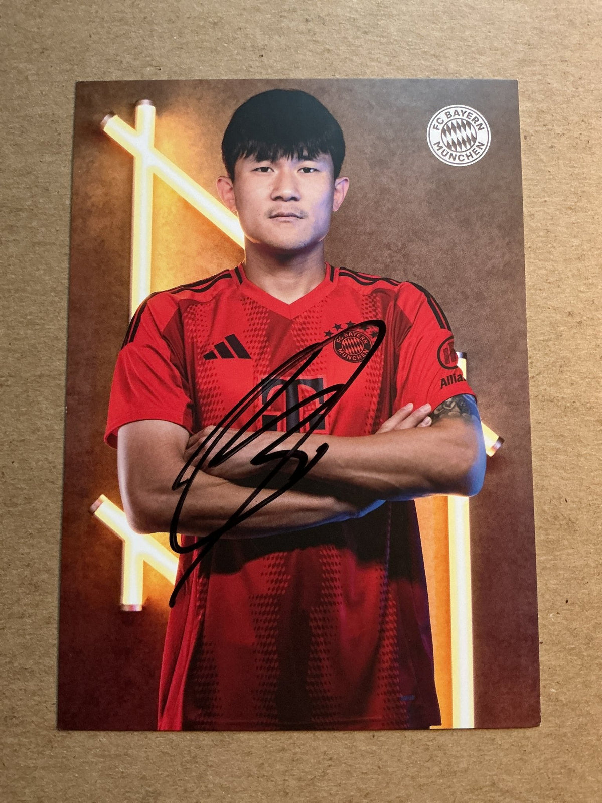 Minjae Kim, South Korea 🇰🇷 FC Bayern München 2024/25 hand signed - Autographs-World
