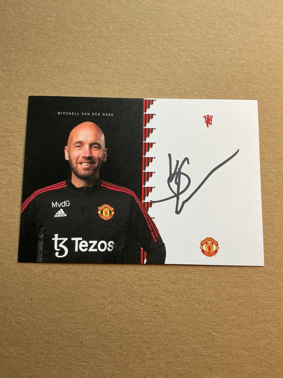 Mitchell van der Gaag, Netherlands 🇳🇱 Manchester United 2022/23 hand signed - Autographs-World