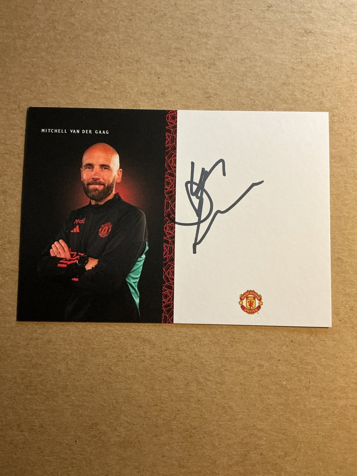 Mitchell van der Gaag, Netherlands 🇳🇱 Manchester United 2023/24 hand signed - Autographs-World