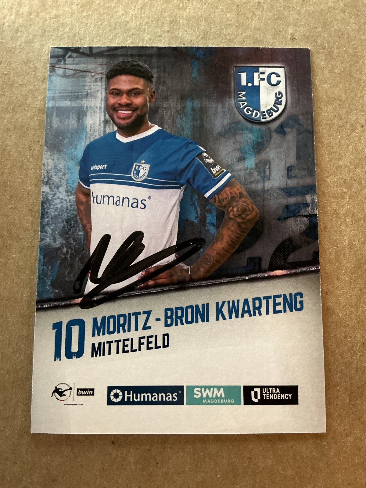 Moritz-Broni Kwarteng, Germany 🇩🇪 1.FC Magdeburg 2021/22 hand signed - Autographs-World