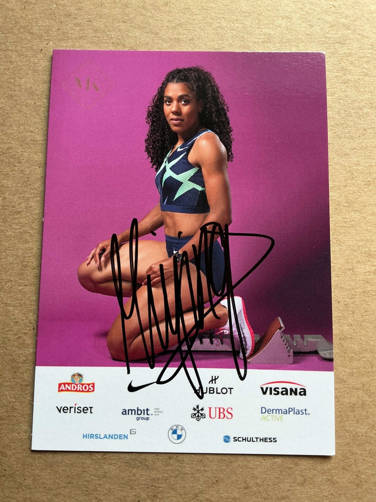 Mujinga Kambundji, Switzerland 🇨🇭 Athletics Summer Olympics 2024 hand signed - Autographs-World