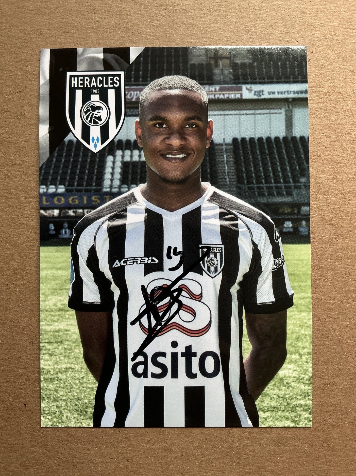 Navajo Bakboord, Netherlands 🇳🇱 Heracles Almelo 2019/20 hand signed - Autographs-World