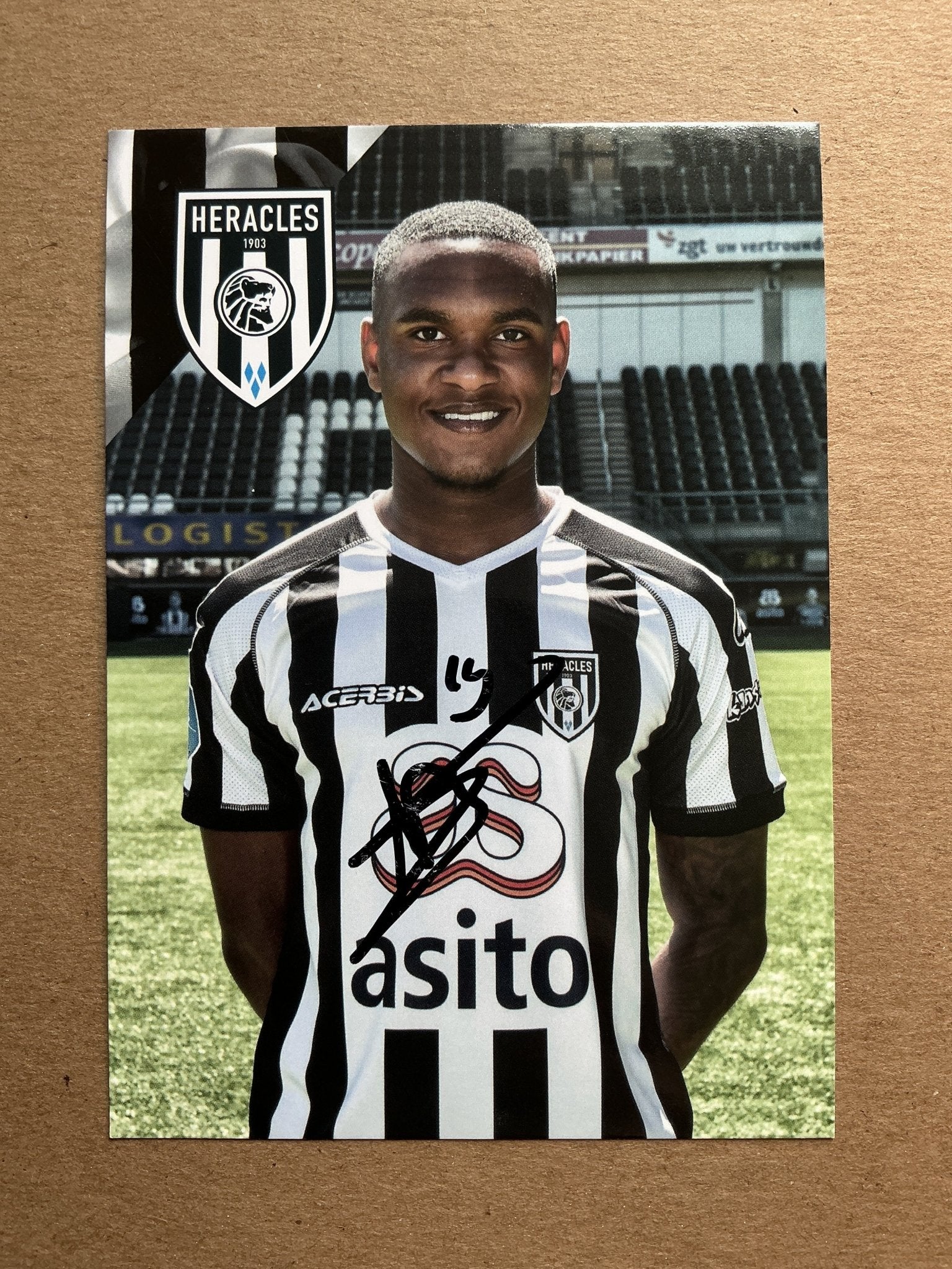 Navajo Bakboord, Netherlands 🇳🇱 Heracles Almelo 2019/20 hand signed - Autographs-World