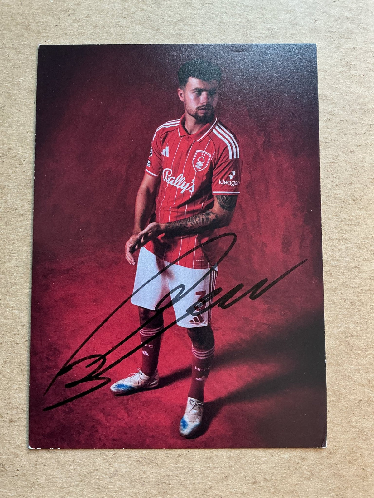 Neco Williams, Wales 🏴󠁧󠁢󠁷󠁬󠁳󠁿 Nottingham Forest 2025/26 hand signed - Autographs-World