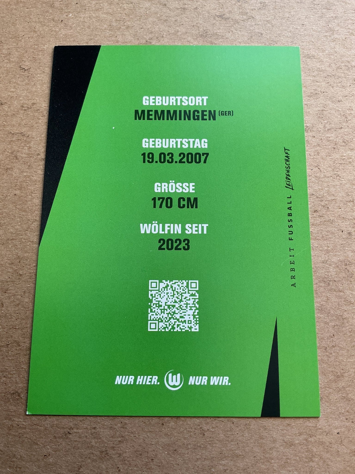 Nelly Smolarczyk, Germany 🇩🇪 VfL Wolfsburg 2025/26 hand signed - Autographs-World