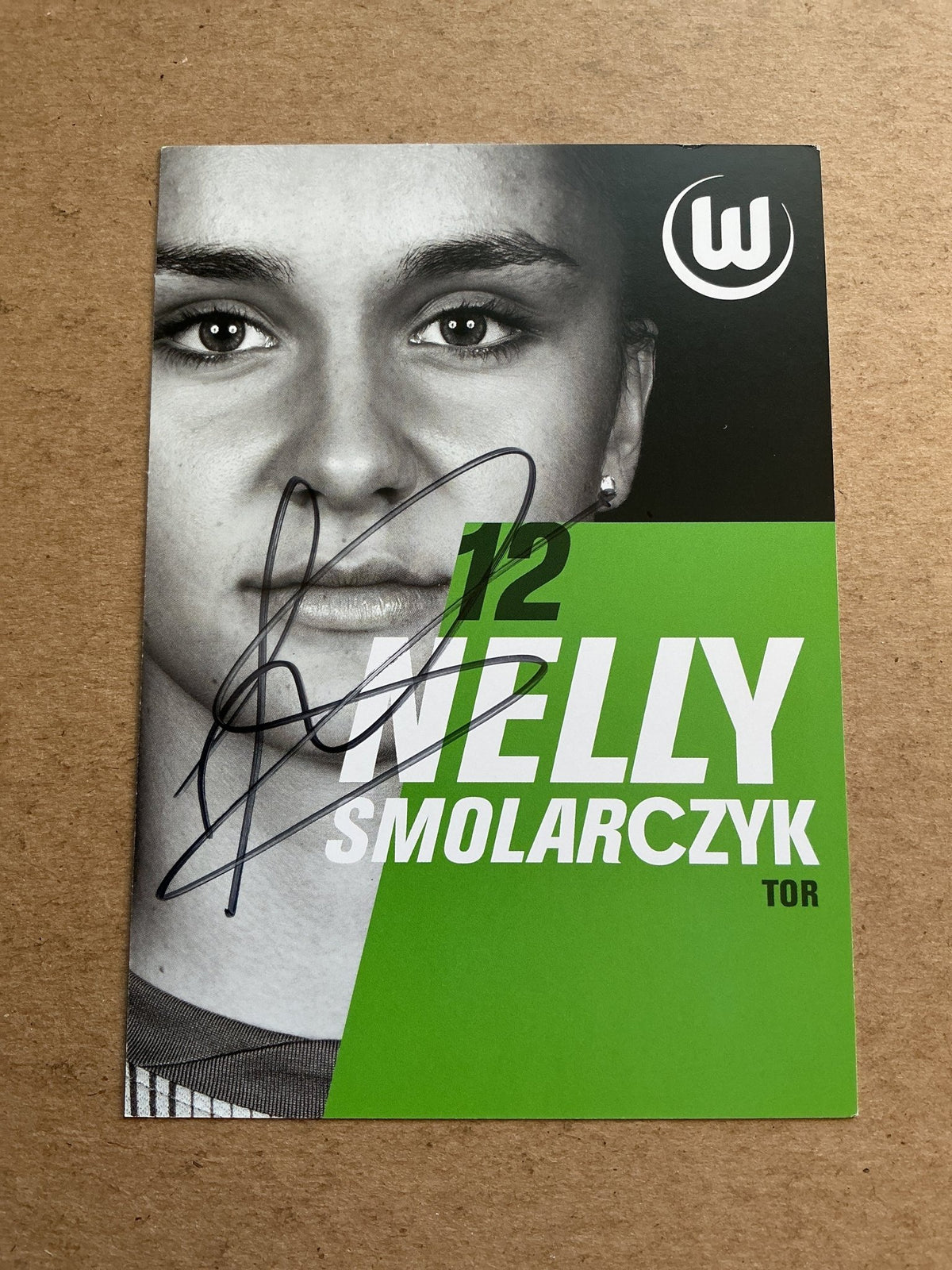 Nelly Smolarczyk, Germany 🇩🇪 VfL Wolfsburg 2025/26 hand signed - Autographs-World