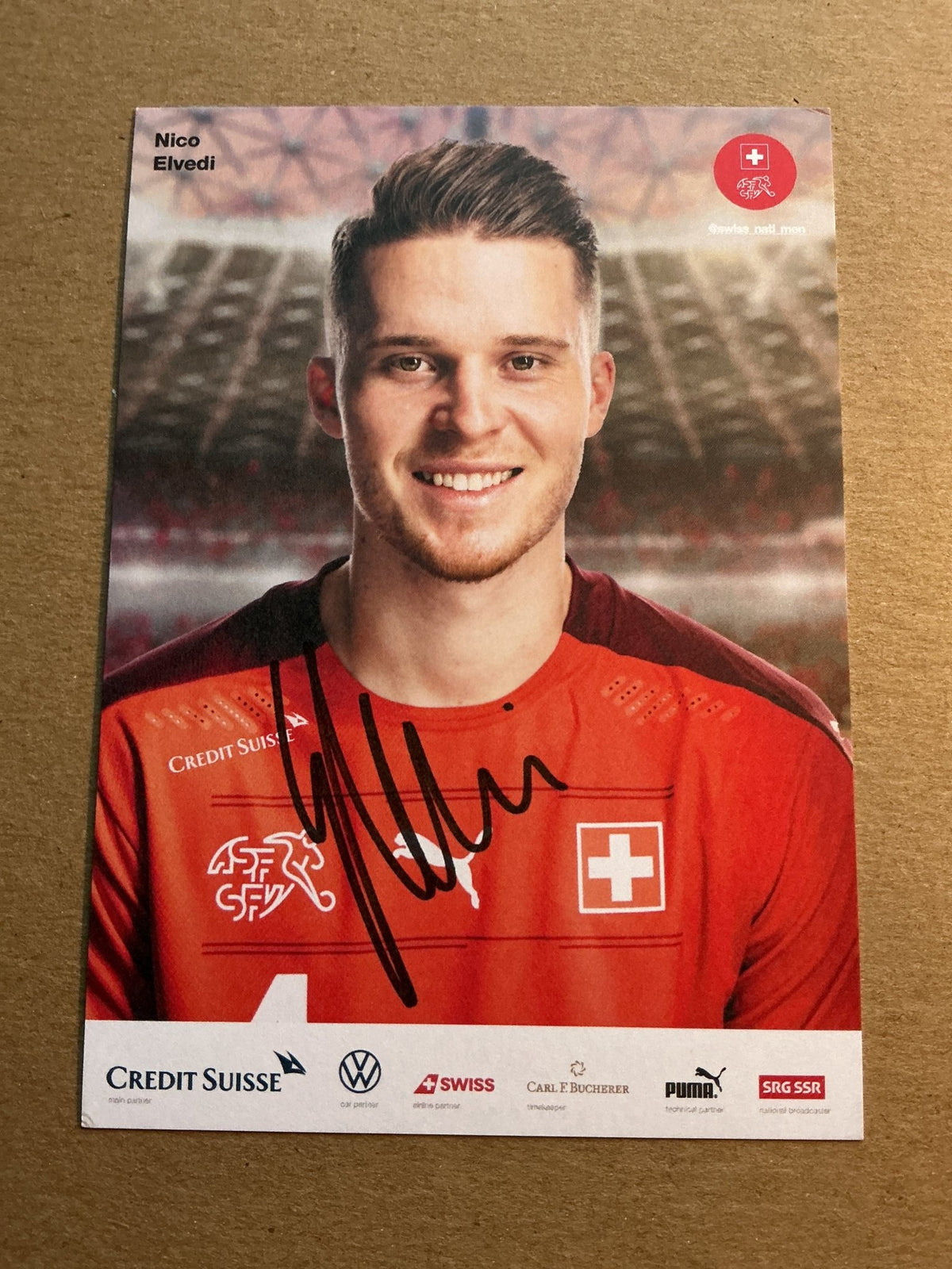 Nico Elvedi, Switzerland 🇨🇭 2021 hand signed - Autographs-World