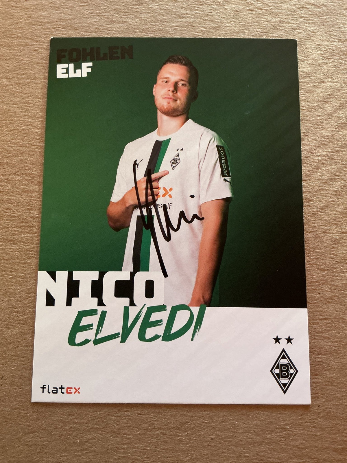 Nico Elvedi, Switzerland 🇨🇭 Borussia Mönchengladbach 2022/23 hand signed - Autographs-World