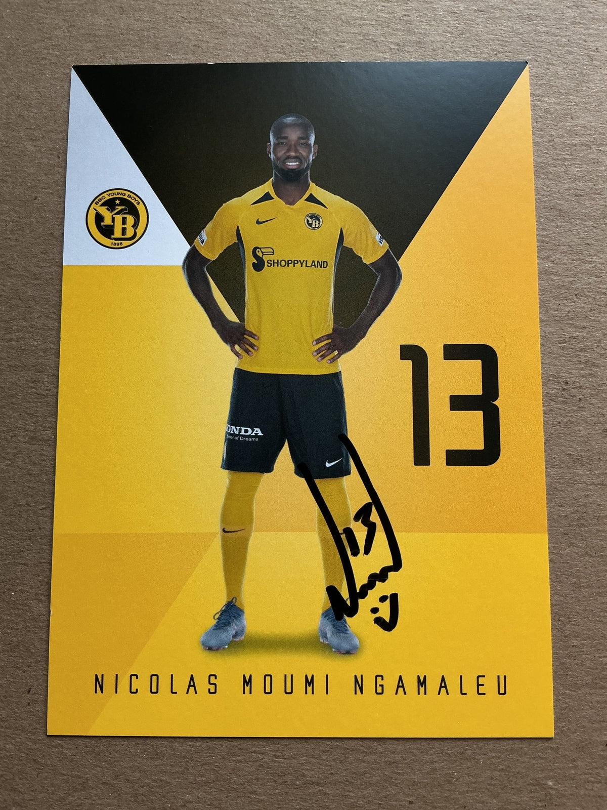 Nicolas Moumi Ngamaleu, Cameroon 🇨🇲 Young Boys Bern 2019/20 hand signed - Autographs-World