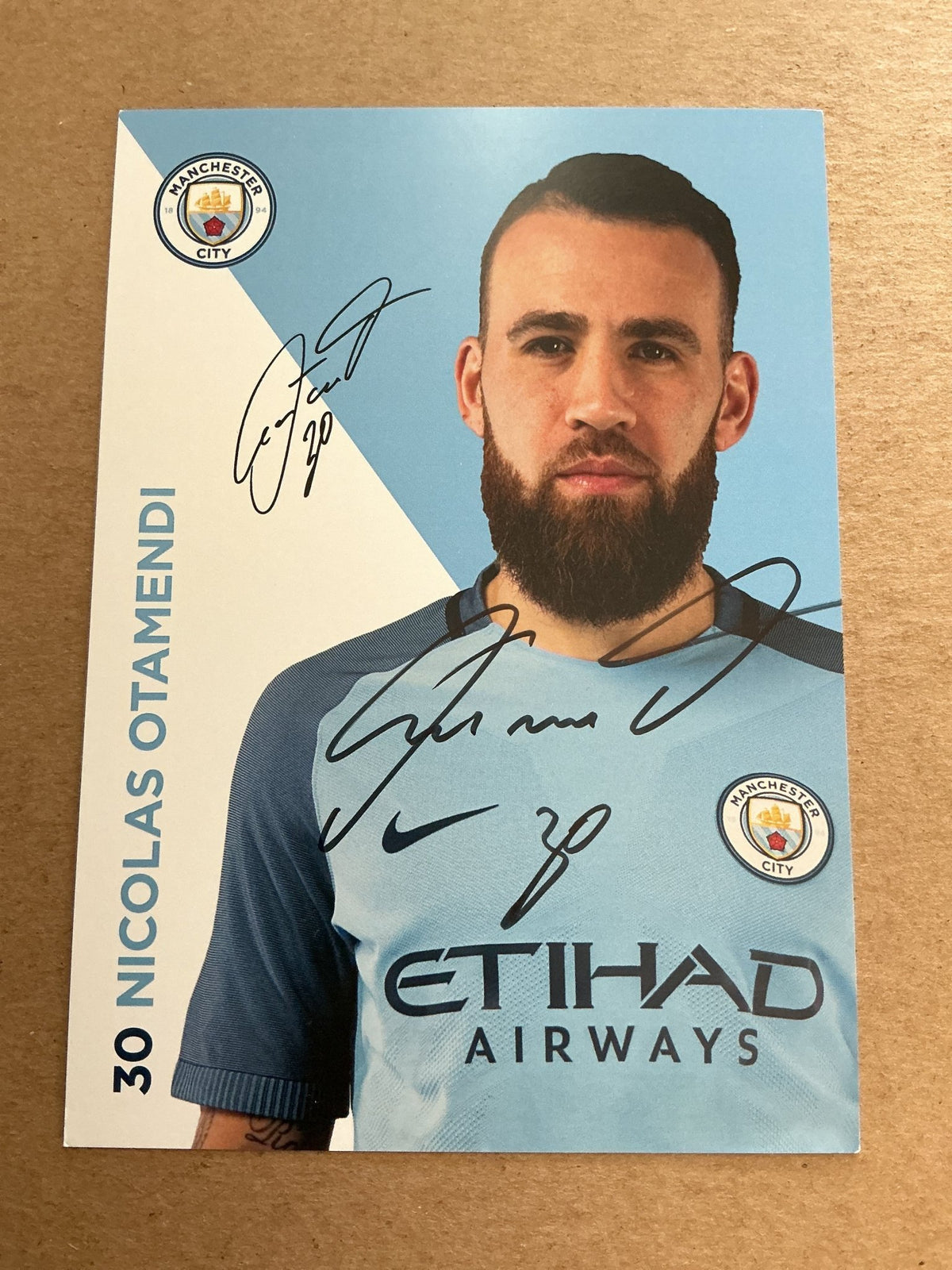 Nicolas Otamendi, Argentina 🇦🇷 Manchester City 2016/17 hand signed - Autographs-World