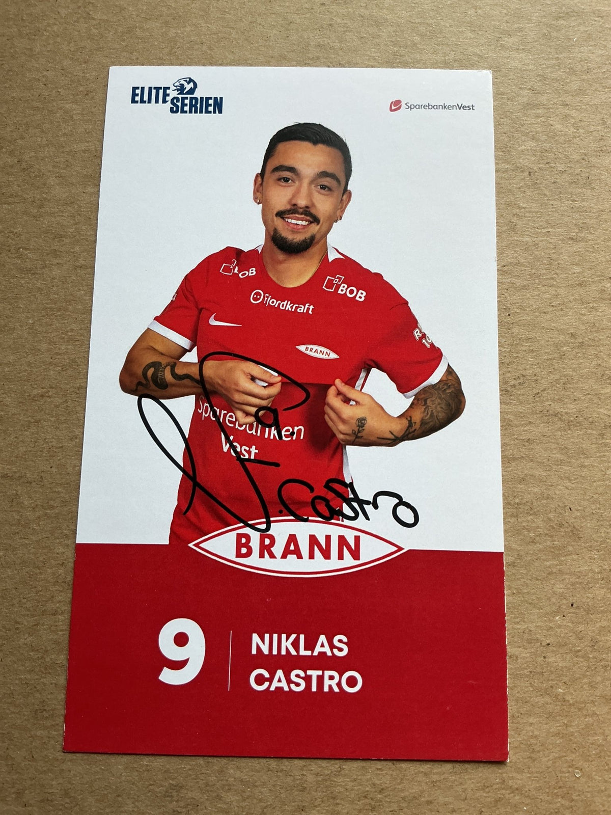 Niklas Castro, Chile 🇨🇱 SK Brann 2023/24 hand signed - Autographs-World