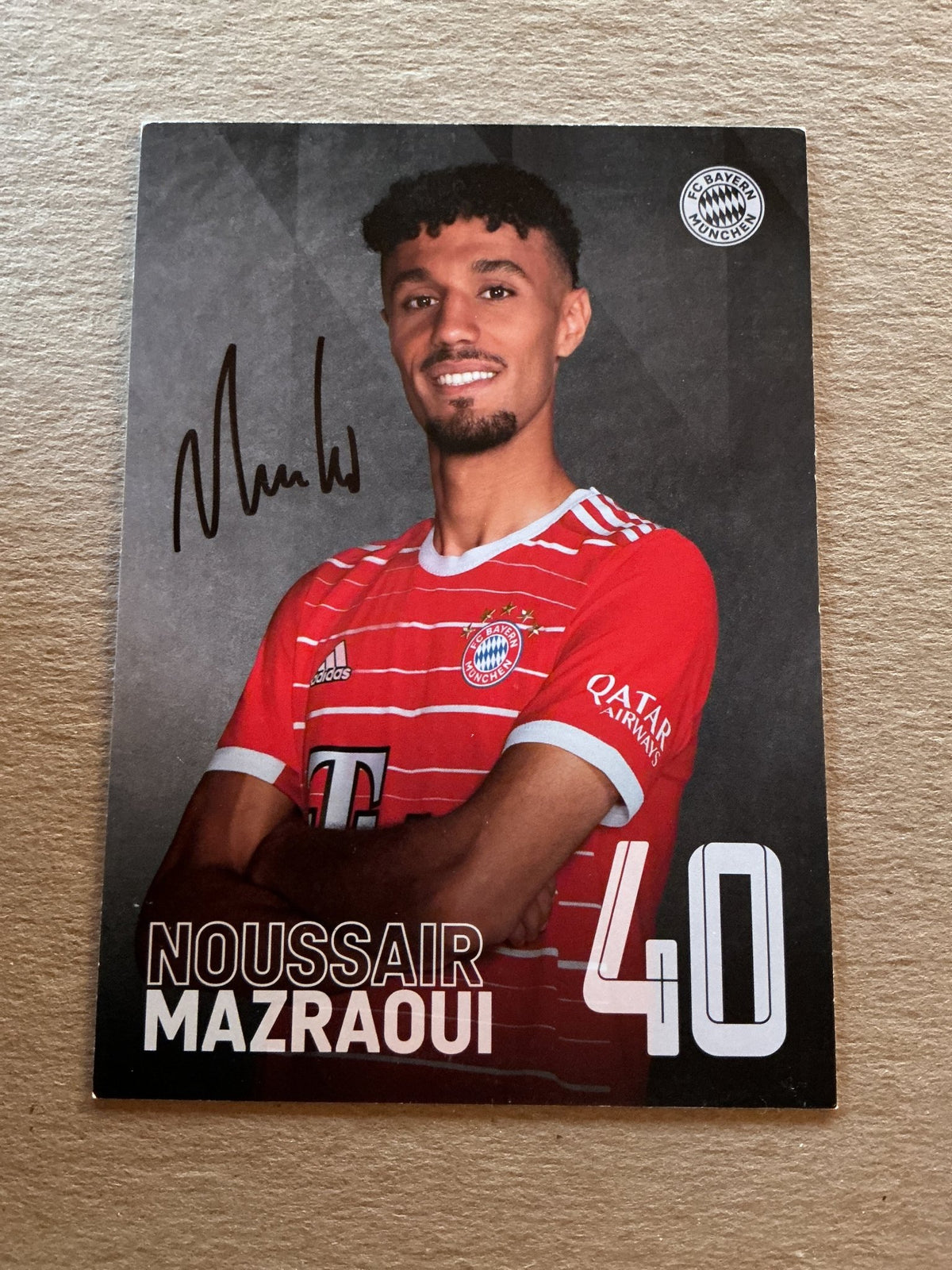 Noussair Mazraoui, Morocco 🇲🇦 FC Bayern München 2022/23 hand signed - Autographs-World