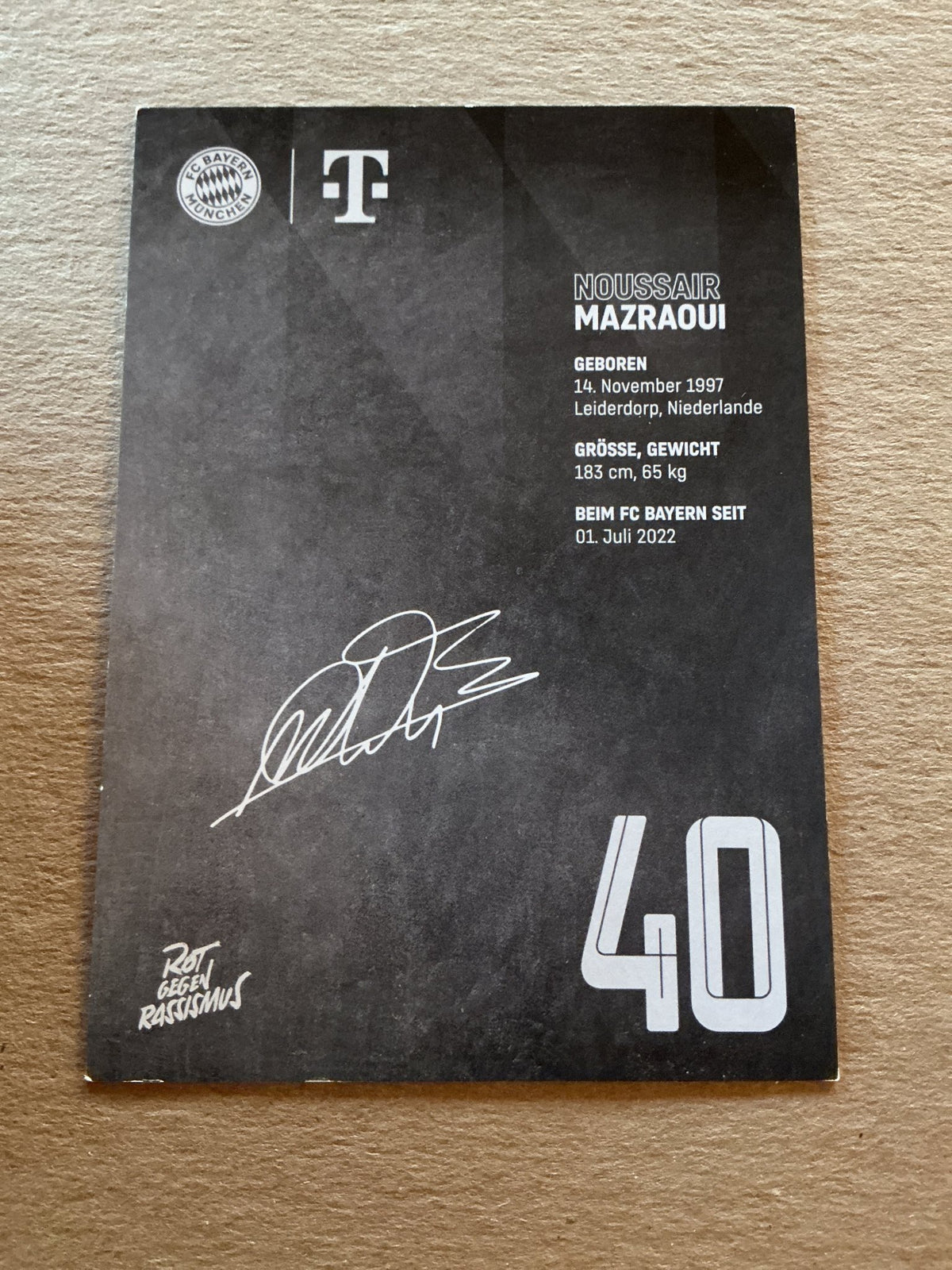 Noussair Mazraoui, Morocco 🇲🇦 FC Bayern München 2022/23 hand signed - Autographs-World