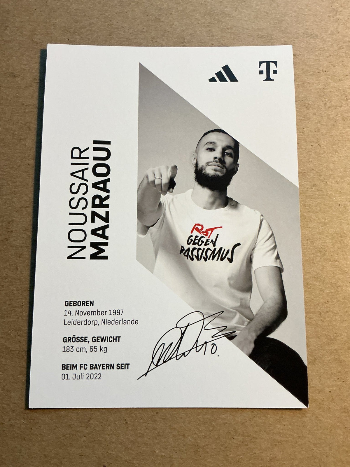 Noussair Mazraoui, Morocco 🇲🇦 FC Bayern München 2023/24 hand signed - Autographs-World