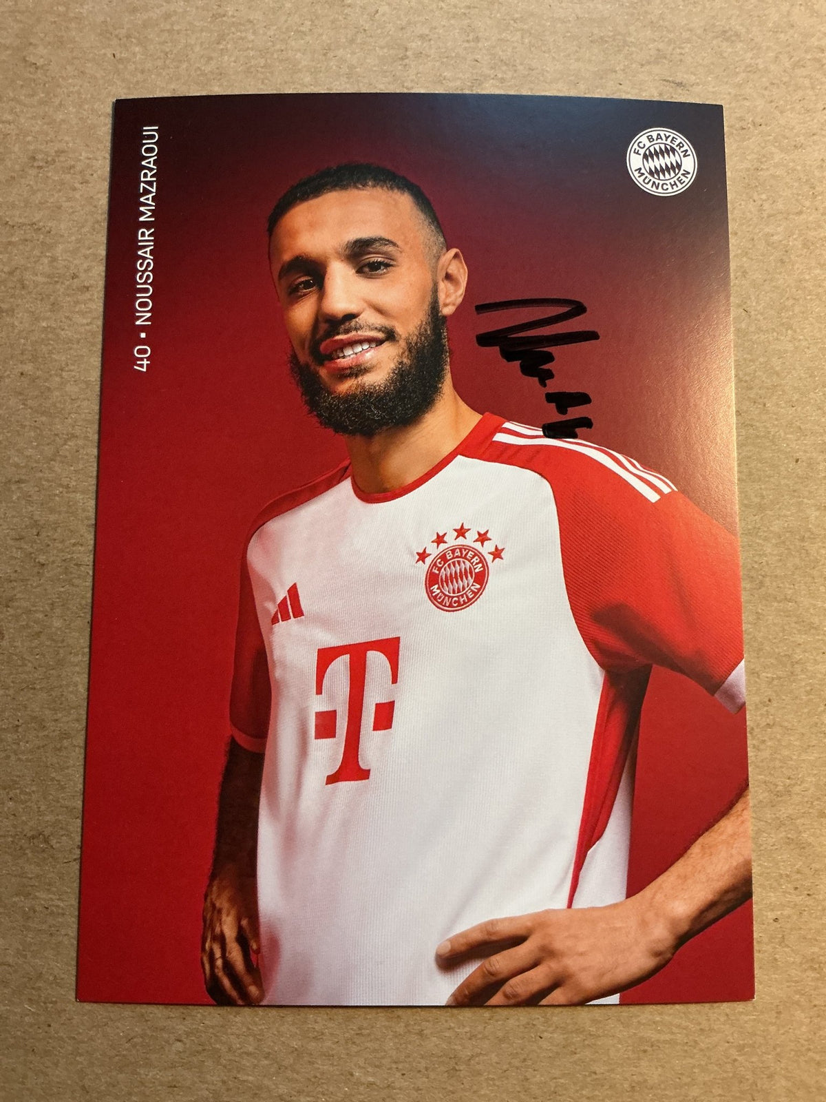 Noussair Mazraoui, Morocco 🇲🇦 FC Bayern München 2023/24 hand signed - Autographs-World