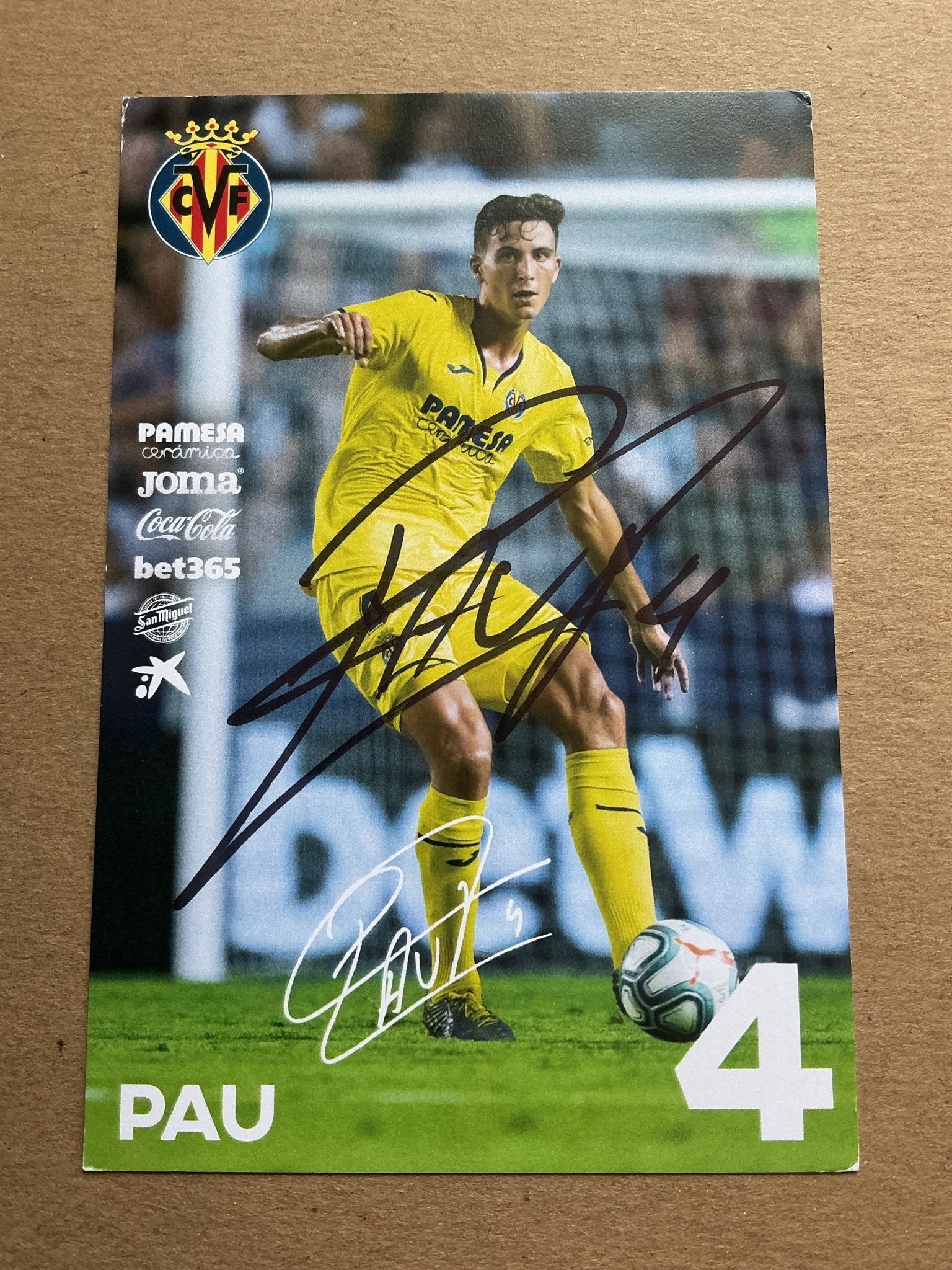Pau Torres, Spain 🇪🇸 Villarreal CF 2019/20 hand signed - Autographs-World
