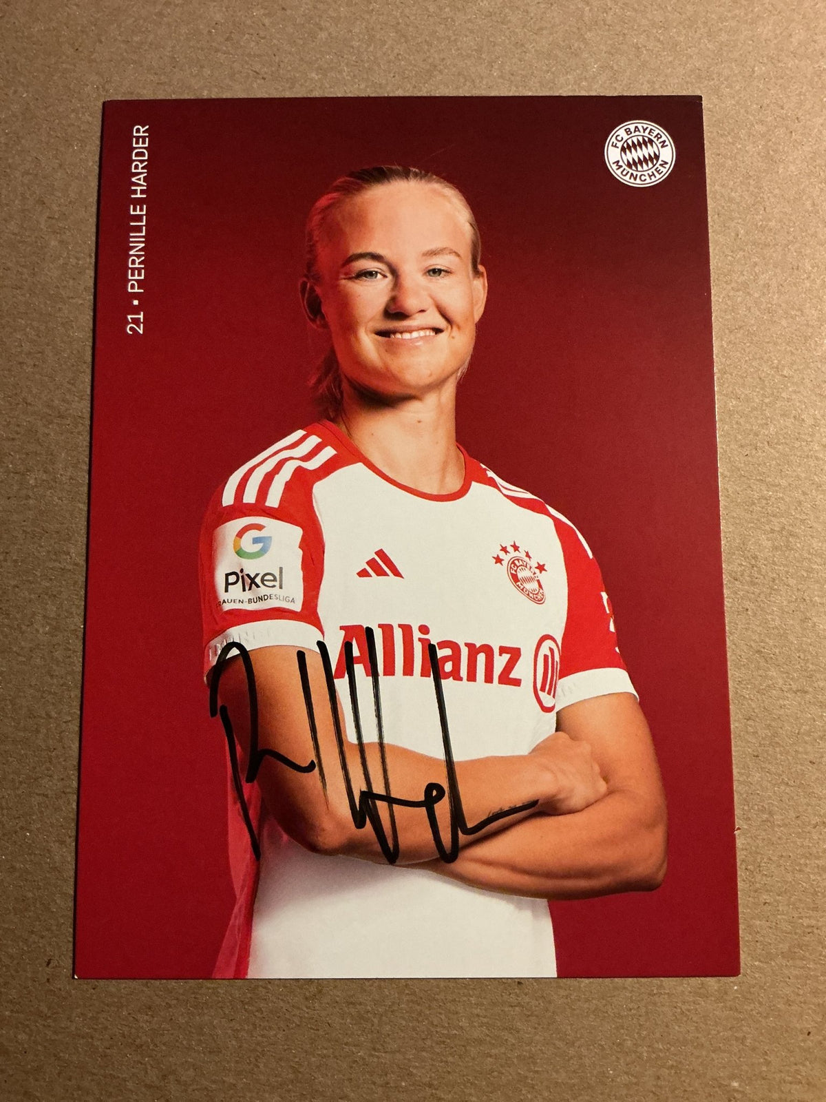 Pernille Harder, Denmark 🇩🇰 FC Bayern München 2023/24 hand signed - Autographs-World