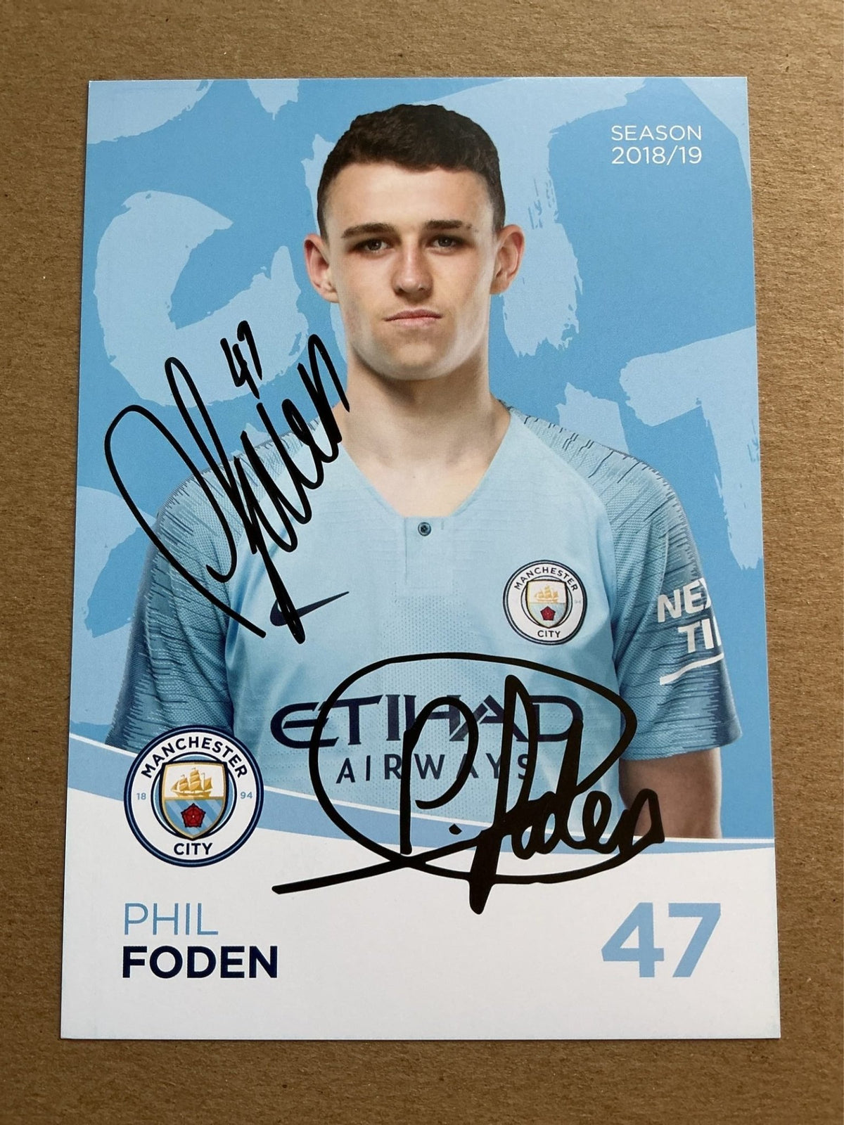 Phil Foden, England 🏴󠁧󠁢󠁥󠁮󠁧󠁿 Manchester City 2018/19 hand signed - Autographs-World